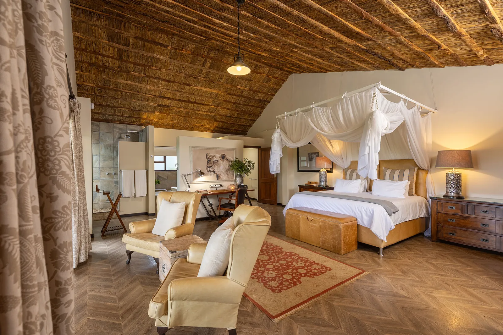 A spacious suite with a four-poster bed at Becks Safari Lodge