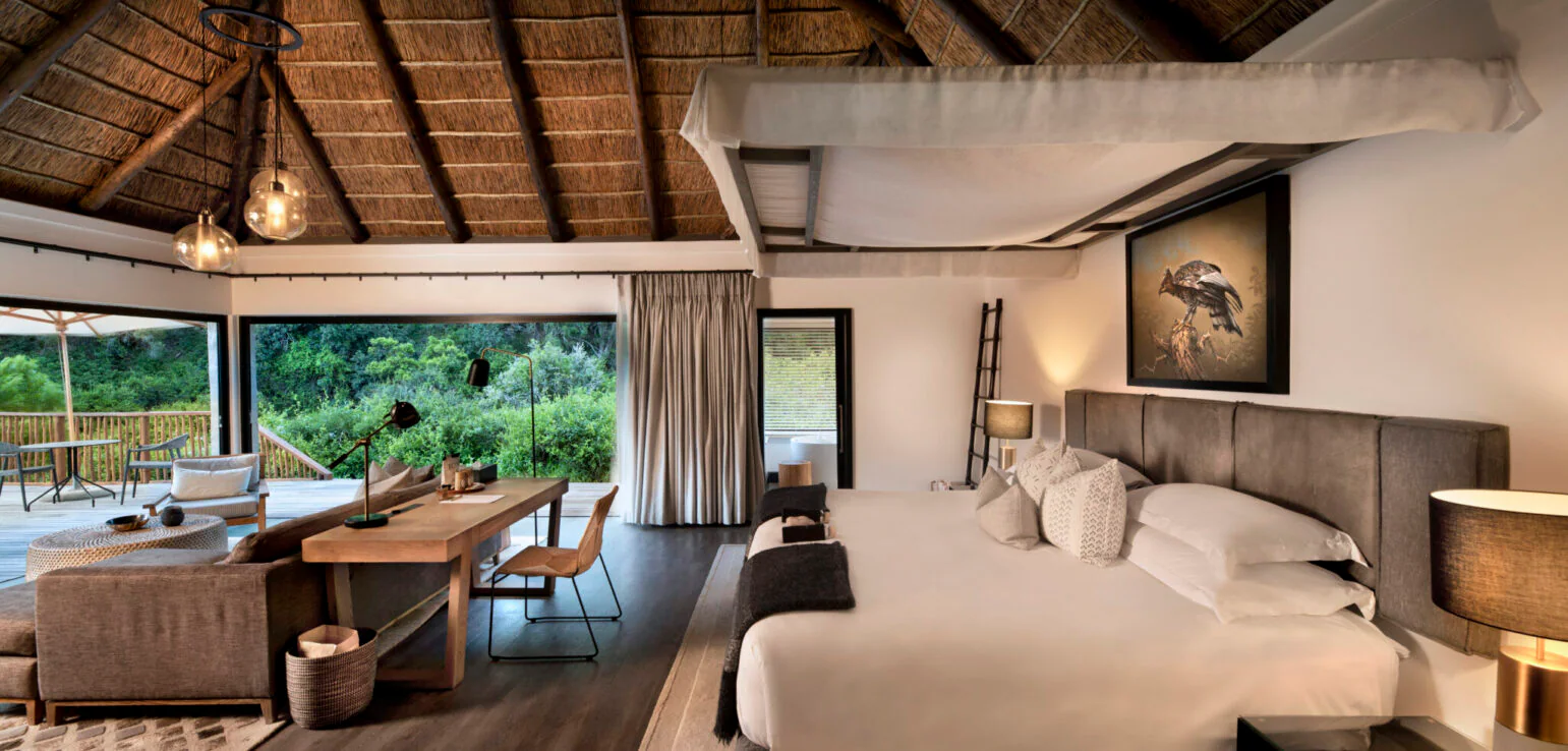 A suite with a private deck and bush view at Eagle's Crag in Shamwari