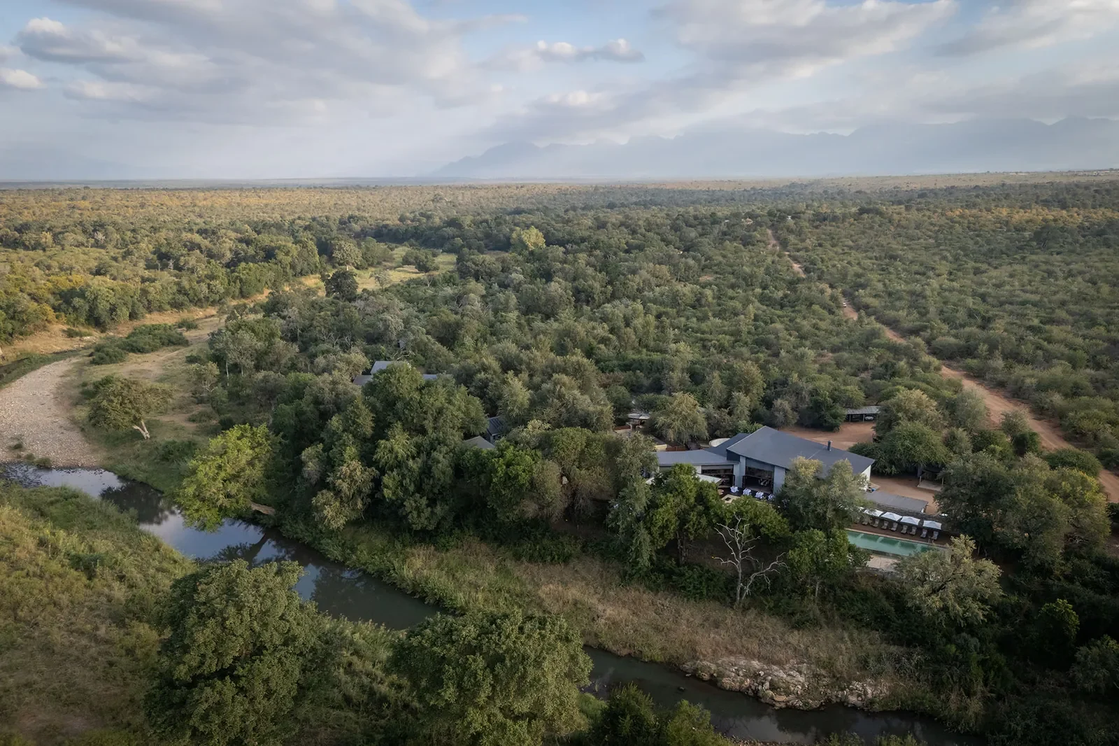 Becks Safari Lodge beside the Makhutsi River in Karongwe Private Game Reserve